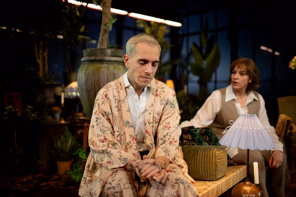 Leo Magnus de la Nuez som Osvald i «Gjengangere», Rogaland Teater 2022 / Leo Magnus de la Nuez as Osvald in «Gjengangere», Rogaland Teater 2022