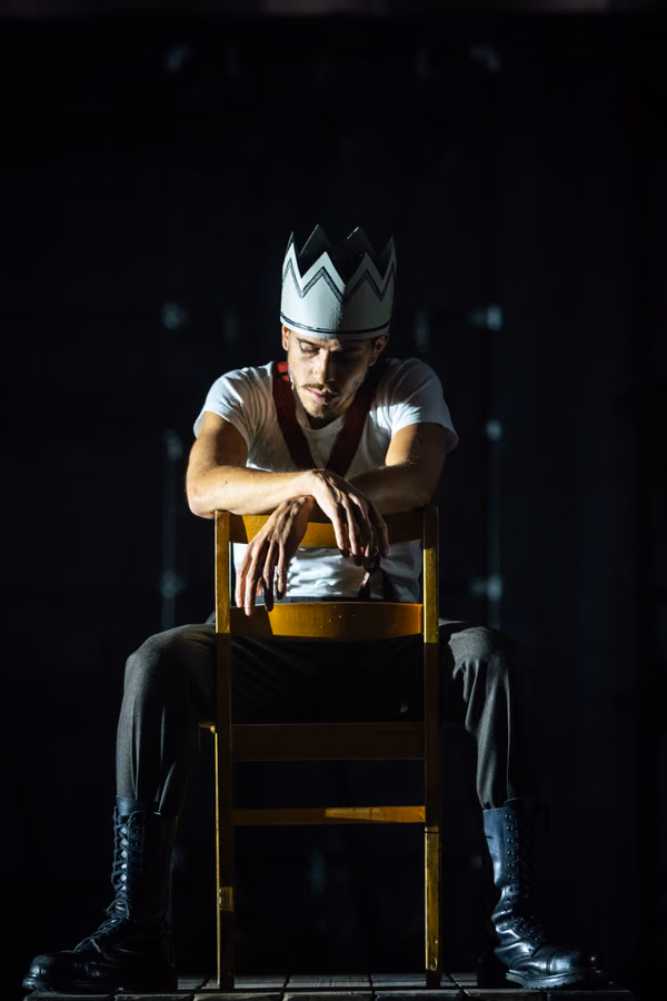 Leo Magnus de la Nuez i tittelrollen i «Macbeth», Rogaland Teater 2023 / Leo Magnus de la Nuez in the title role in «Macbeth», Rogaland Teater 2023